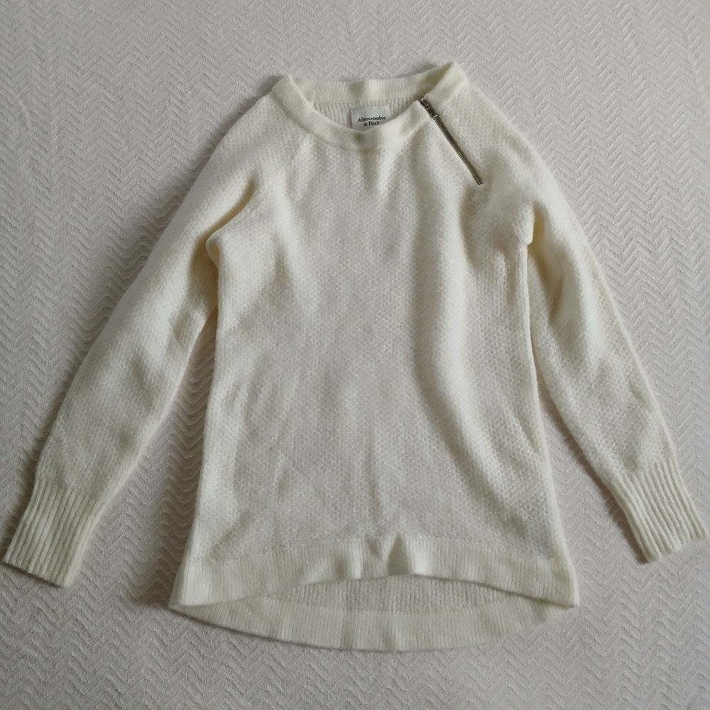 a&f ♡ soft zipper detail sweater xs cozy chic apres ski minimal neutral preppy